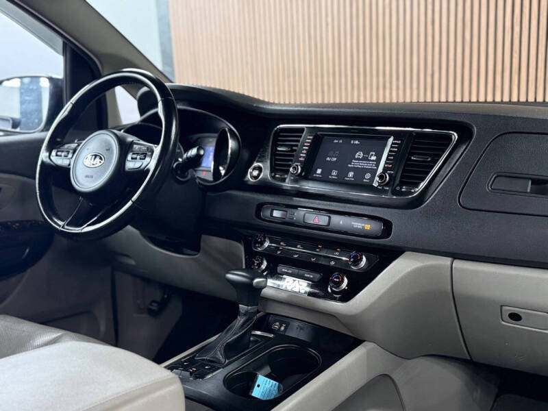2017 Kia Sedona LX