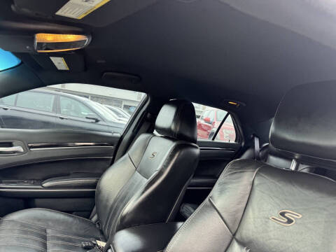 2018 Chrysler 300 S