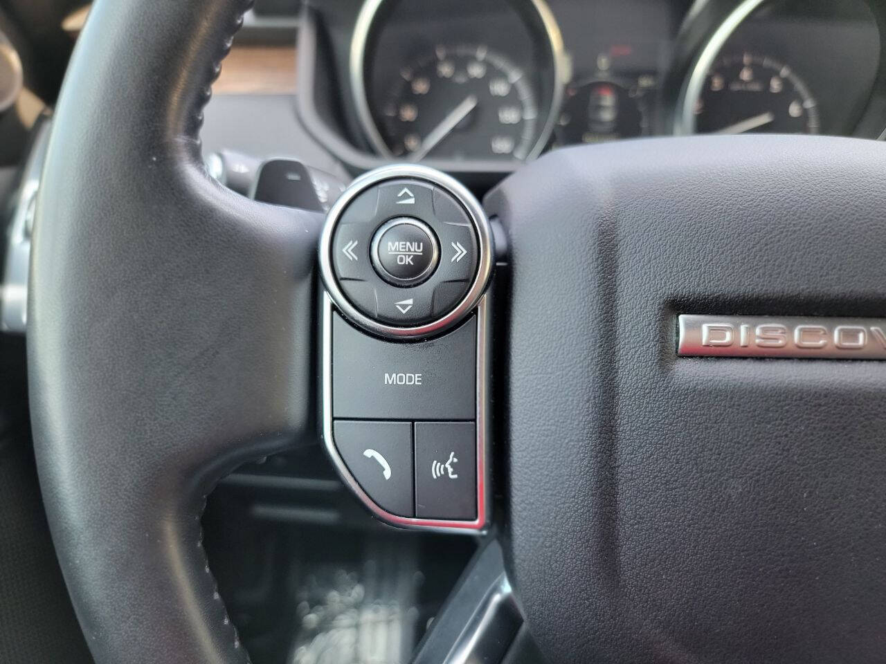 2017 Land Rover Discovery  - $29,900