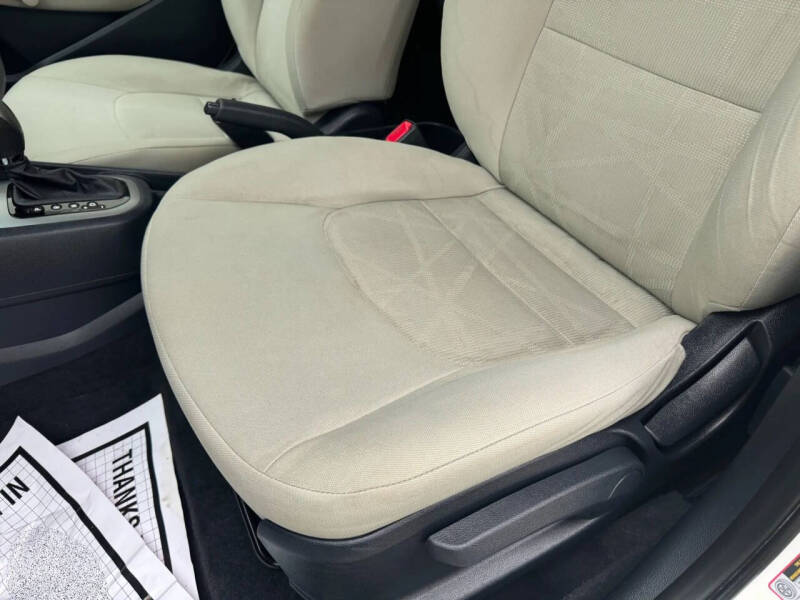 2012 Kia Rio 5-Door LX