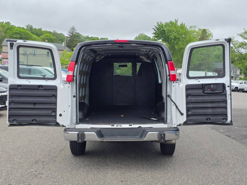 2023 GMC Savana 2500