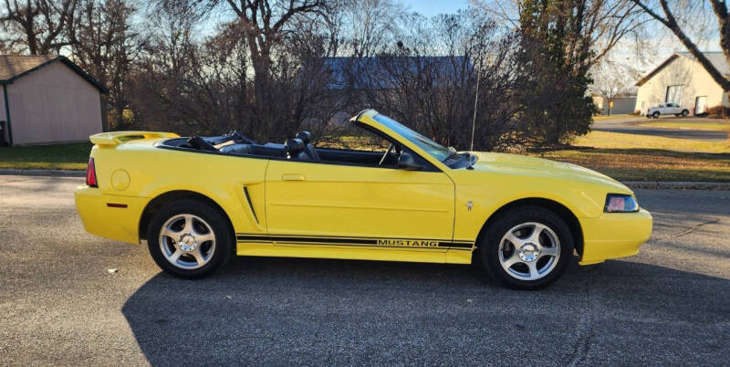 2003 Ford Mustang Deluxe photo 7