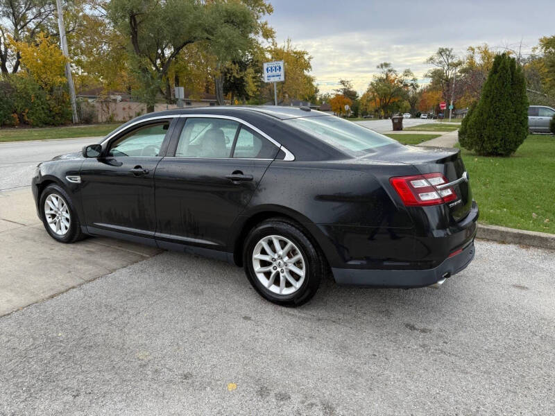 2013 Ford Taurus SE