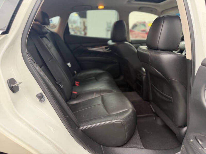 2015 Infiniti Q70 3.7