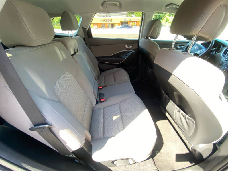 2017 Hyundai Santa Fe SE