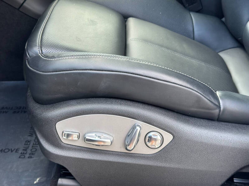 2023 Porsche Macan T