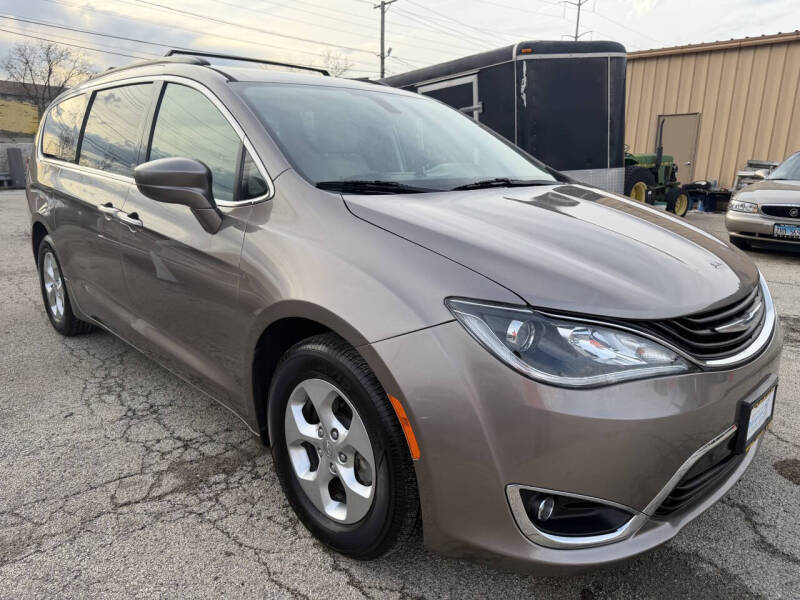 2017 Chrysler Pacifica Hybrid Premium