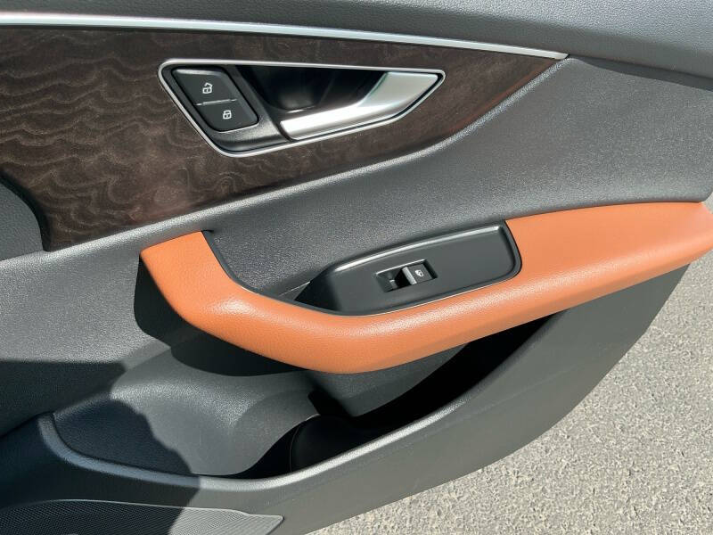 2022 Audi Q8 quattro Premium 55 TFSI