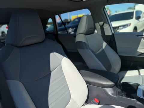 2019 Toyota RAV4 XLE Premium