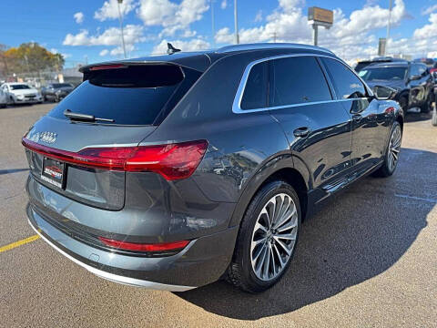2019 Audi e-tron quattro Prestige
