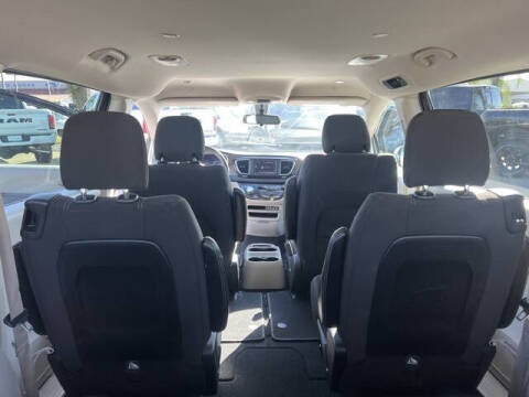 2022 Chrysler Voyager LX