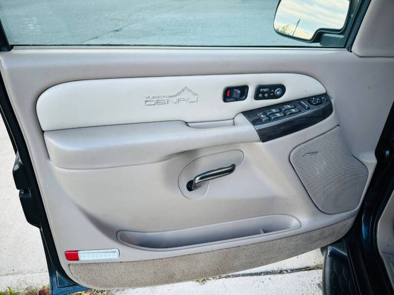 2002 GMC Yukon XL Denali