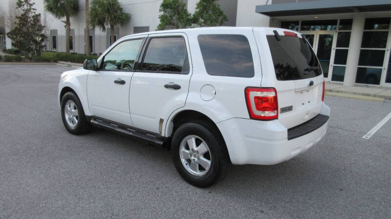 2011 Ford Escape XLS photo 3