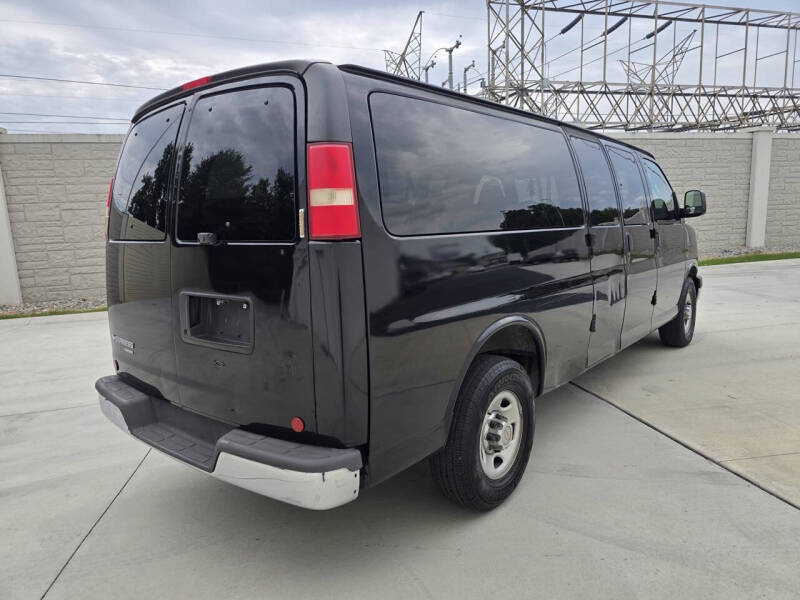 2016 Chevrolet Express Passenger LS photo 7