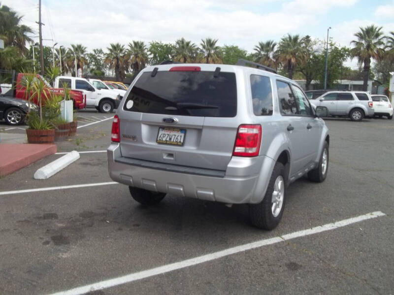 2011 Ford Escape null photo 11