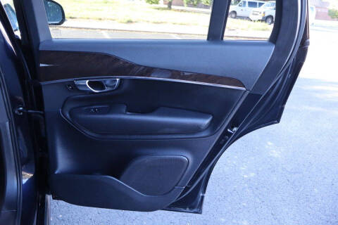 2016 Volvo XC90 T6 Momentum