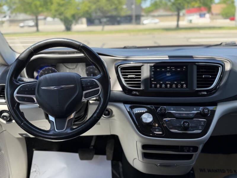 2020 Chrysler Pacifica Touring L