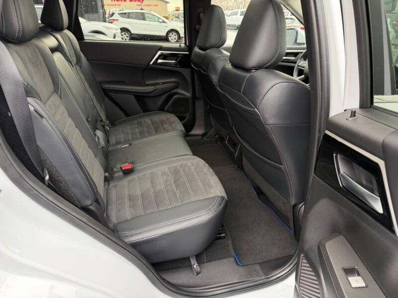 2023 Mitsubishi Outlander PHEV SE