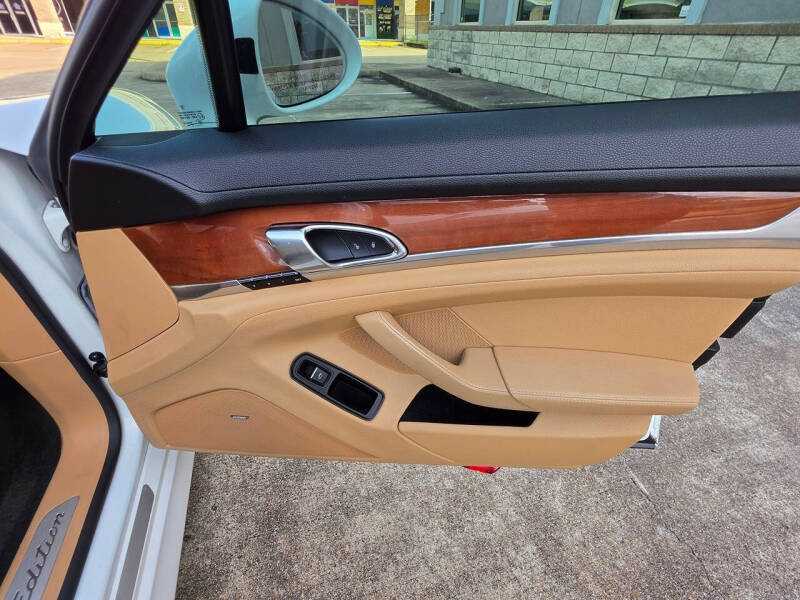 2013 Porsche Panamera 4