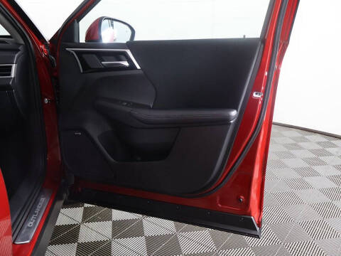 2025 Mitsubishi Outlander ES