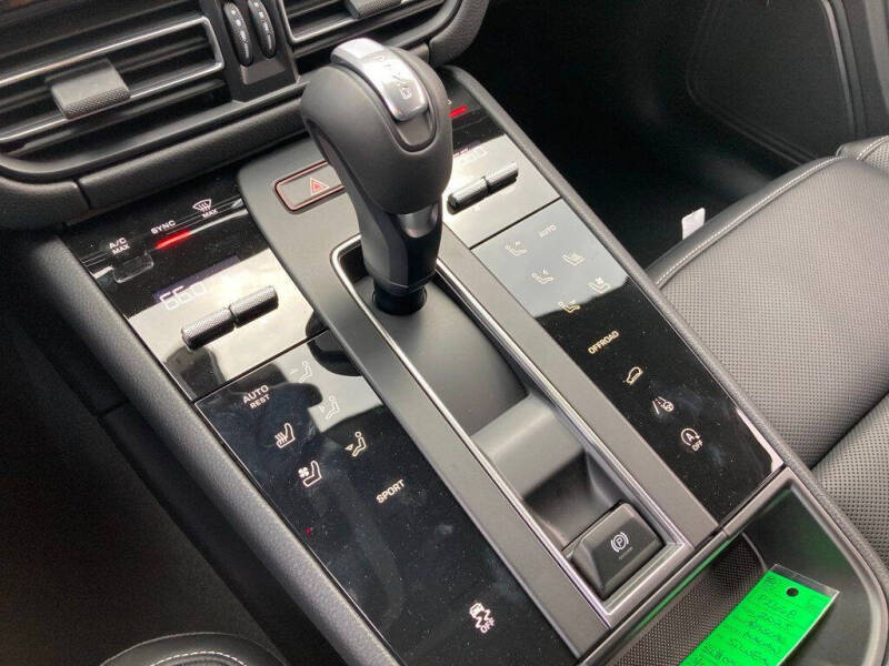 2025 Porsche Macan