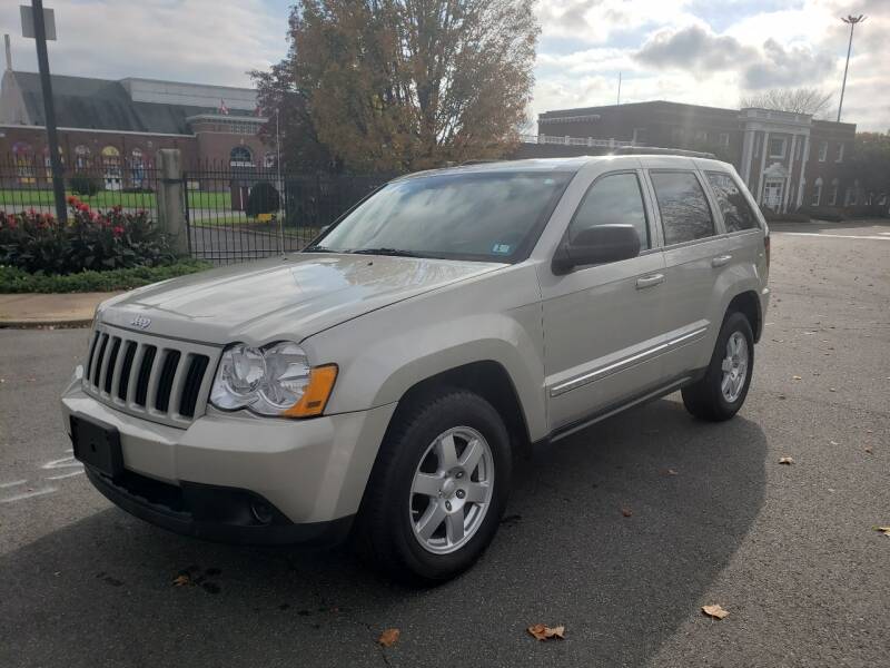 2010 Jeep Grand Cherokee for sale at SANTI QUALITY CARS in Agawam MA
