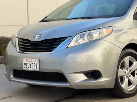 2014 Toyota Sienna LE 7-Passenger Auto Access Seat