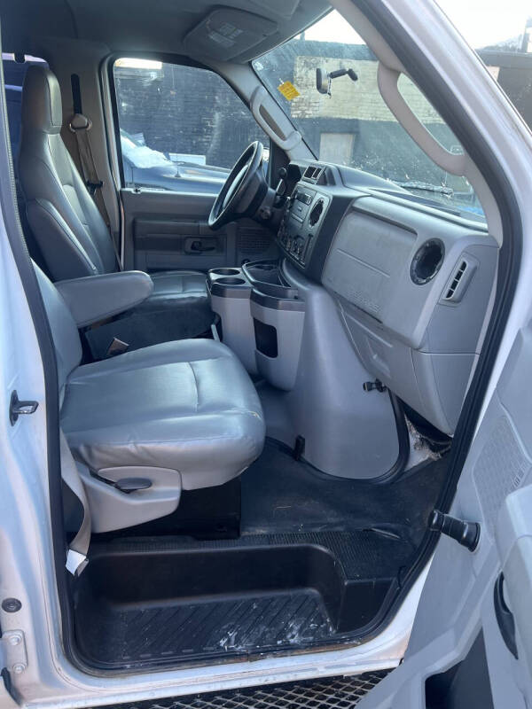 2011 Ford E-Series E-150 XLT