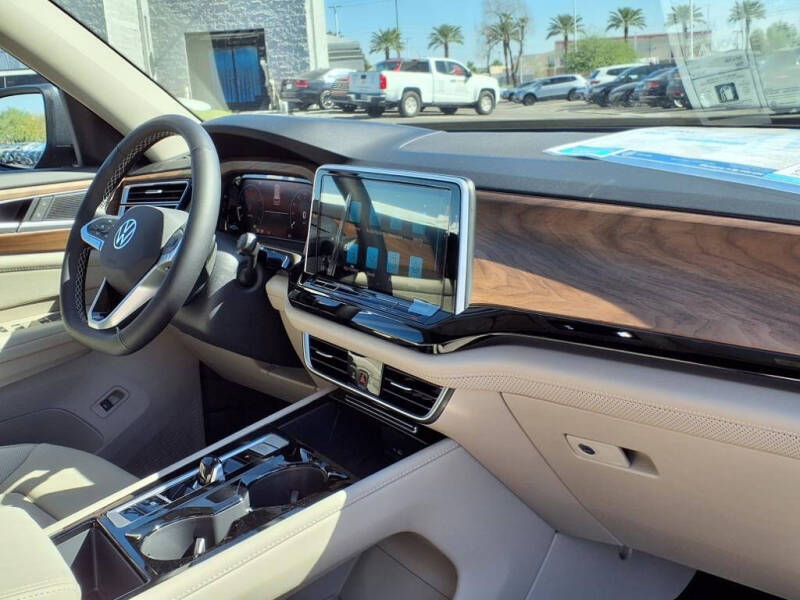 2025 Volkswagen Atlas SE