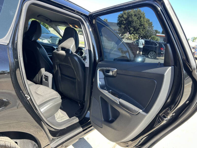 2017 Volvo XC60 T5 Dynamic