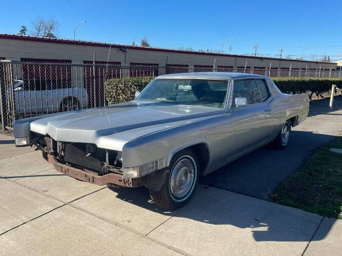 Silver 1969 Cadillac DeVille 11
