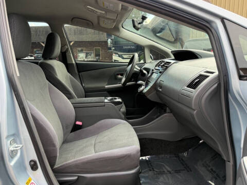 2013 Toyota Prius v Two