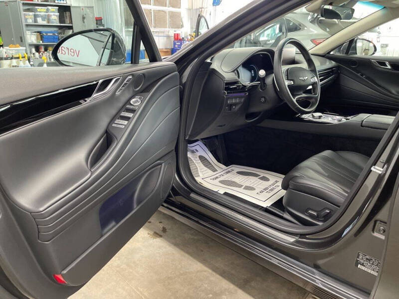 2023 Genesis G80