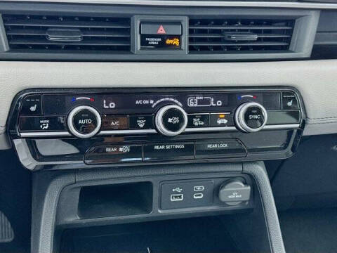 2023 Honda Pilot EX-L w/Rear Captain's Chairs