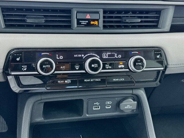 2023 Honda Pilot EX-L w/Rear Captain's Chairs