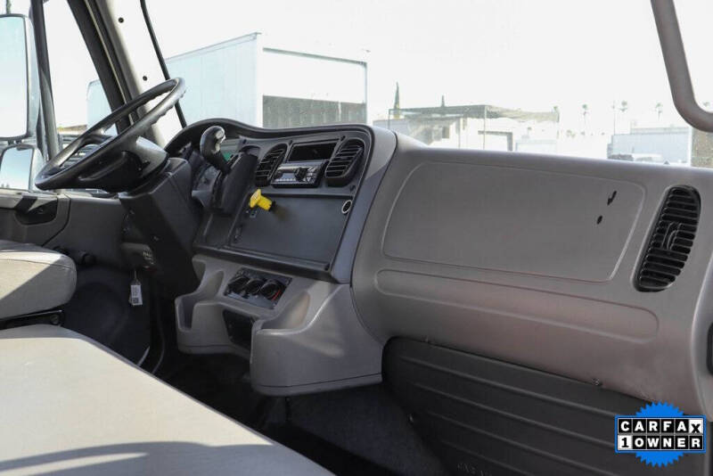 2019 Freightliner M2 106
