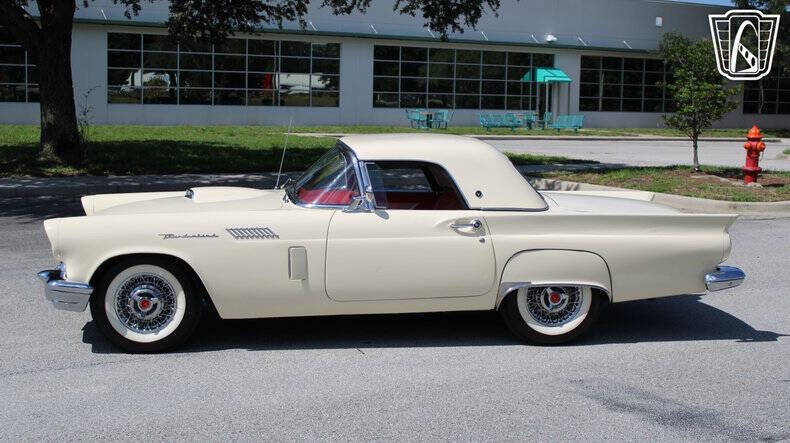 1957 Ford Thunderbird