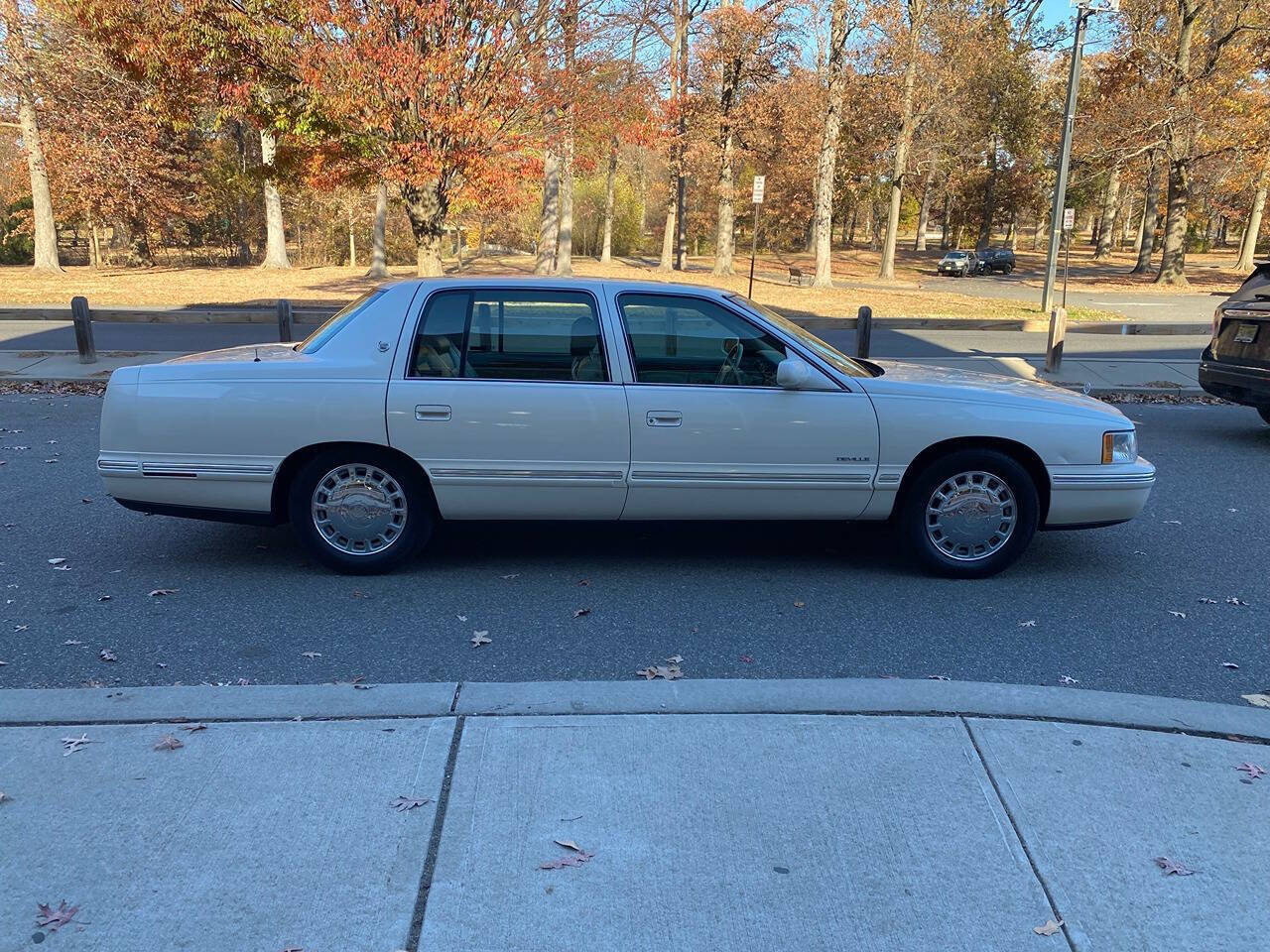 1998 Cadillac DeVille for sale at Vintage Motors USA in Roselle, NJ