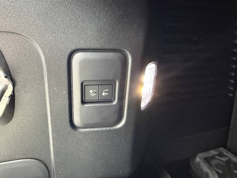 2024 Land Rover Defender 130 P400 X-Dynamic SE