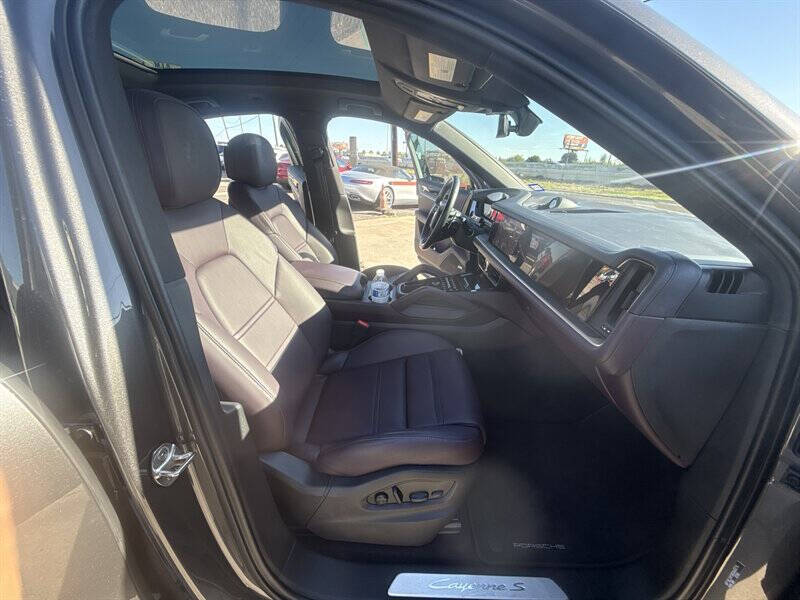 2024 Porsche Cayenne S Coupe
