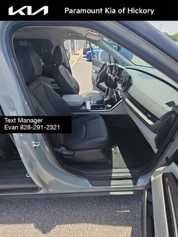 2024 Kia Carnival EX