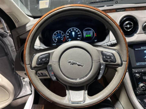 2016 Jaguar XJ R-Sport