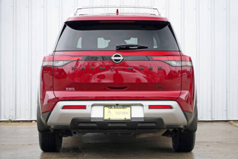 2022 Nissan Pathfinder SL