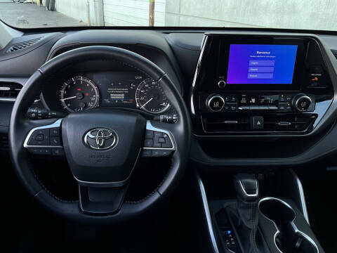 2025 Toyota Highlander LE