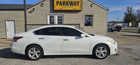2014 Nissan Altima for sale at Parkway Motors in Springfield IL