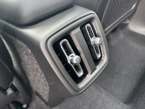 2025 Volvo XC40 B5 Ultra Bright Theme