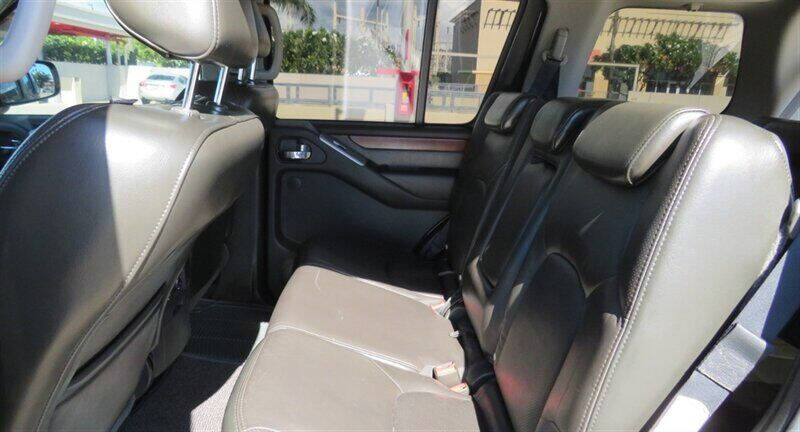 2008 Nissan Pathfinder LE V8