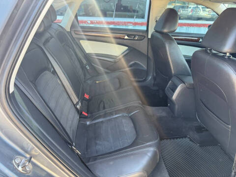 2012 Volkswagen Passat SEL Premium PZEV