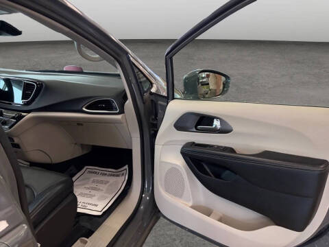 2022 Chrysler Pacifica Touring L
