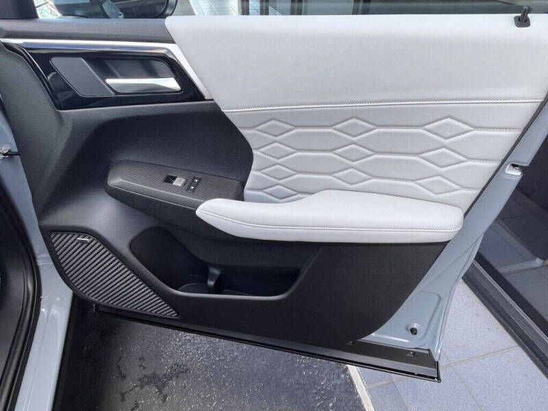 2025 Mitsubishi Outlander SEL